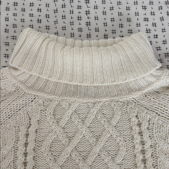 Vintage LL Bean cable-stitch turtleneck sweater, cotton, cream, size XS - Picture 4 of 6
